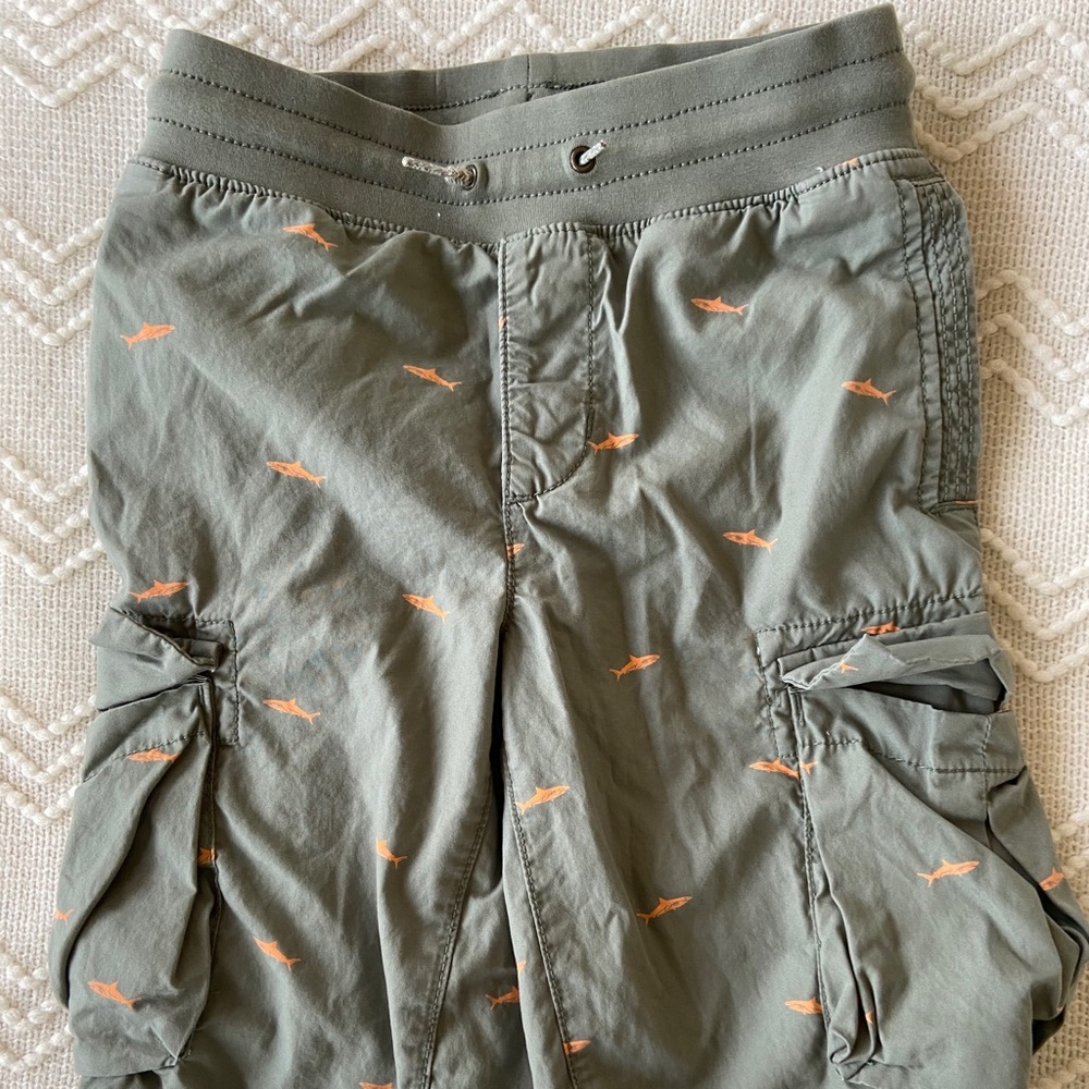 BRAND NEW - GAP KIDS fish shorts